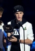 normal_justin-bieber-no-palco-d-cmt-muci-awards-2011__281429.jpg